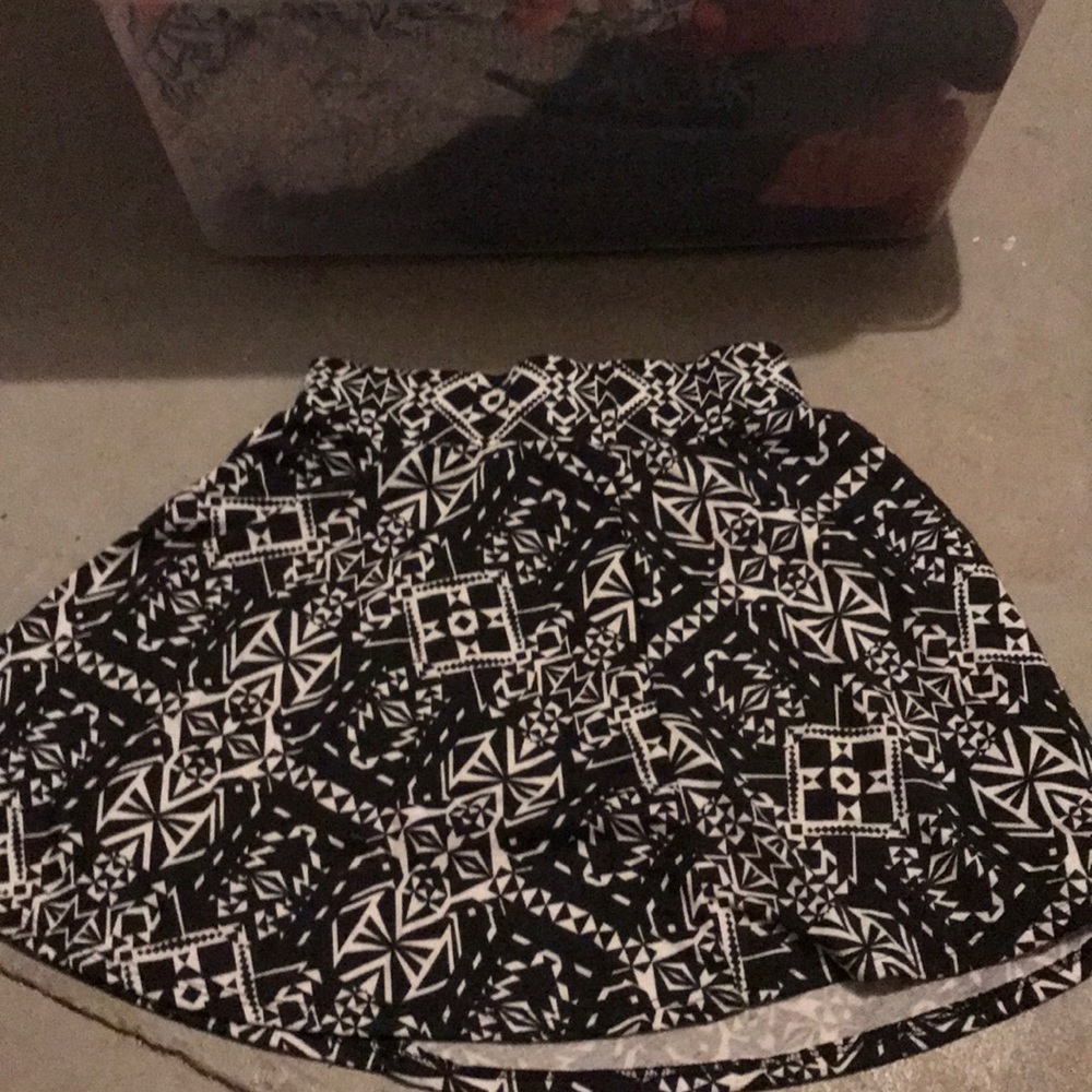 Geometric print skirt